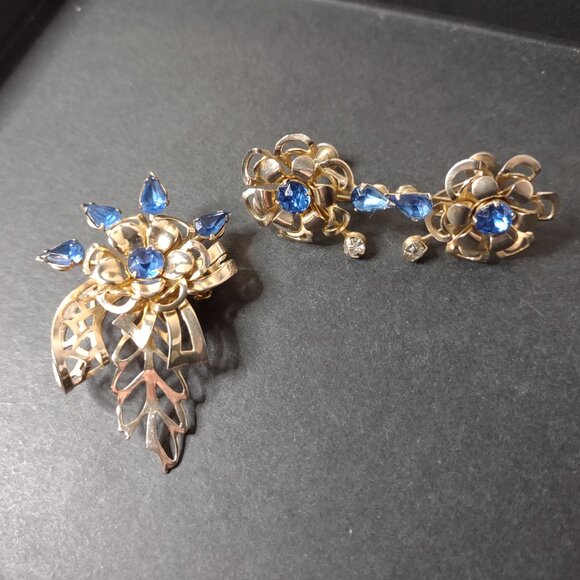 Vintage Blue Rhinestone Flower Brooch And Screw Back Earring Set - Picture 11 of 15